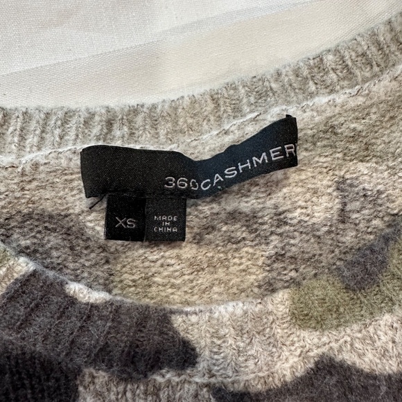 360 CASHMERE Green and Gray Camo Print Knit Sweater - Size XS. - Picture 8 of 15